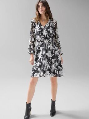 White House Black Market Long-Sleeve V-Neck Jacquard A-Line Dress/ size 8